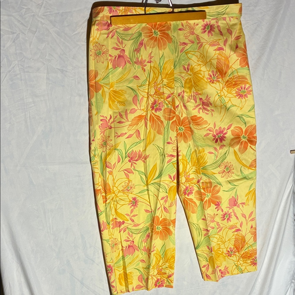 Alfred Dunner Floral Yellow and Orange Ankle Pants.